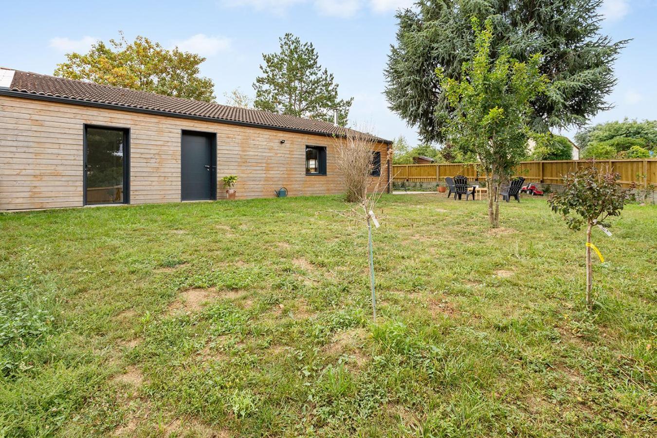 La Maison En Bois - Confortable Et Paisible Avec Jardin Casa de Férias *